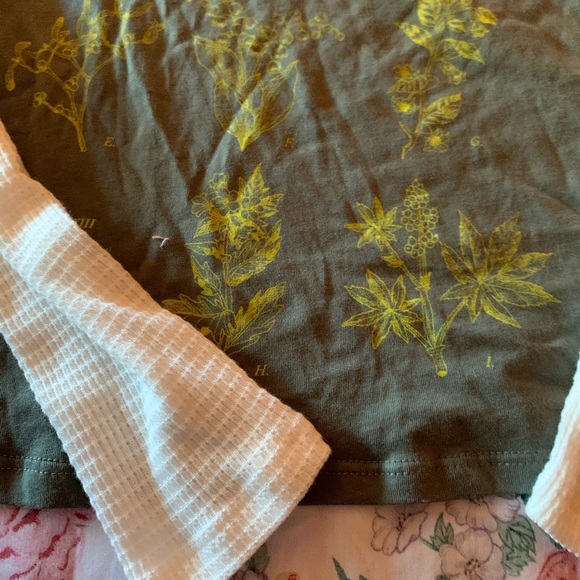 Kids Green Long Sleeve Shirt with White Sleeves Size Small - Picture 4 of 16